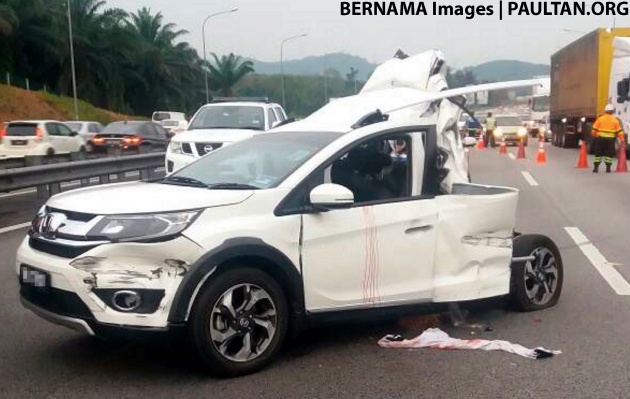 Berita, Seremban-Crash-1-630×399: Honda BR-V Ringsek, 2 Orang Anak Menjadi Korban