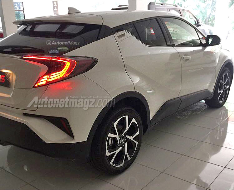  Toyota  CHR  Indonesia 2021 fitur AutonetMagz Review 