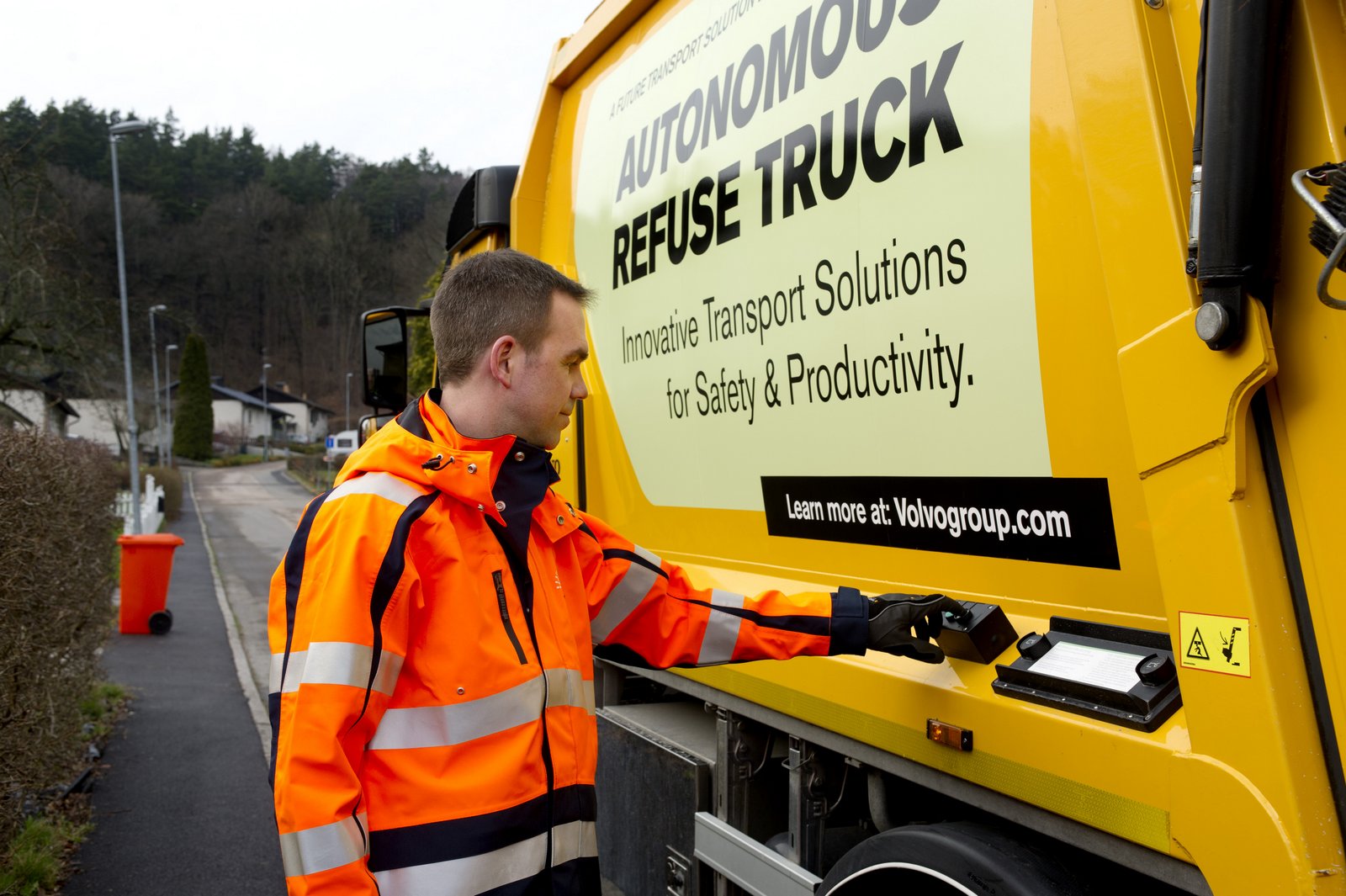 Safety Driving, Volvo-Autonomous-Garbage-Truck-2: Volvo Autonomous Garbage Truck : Truk Sampah Terpintar!