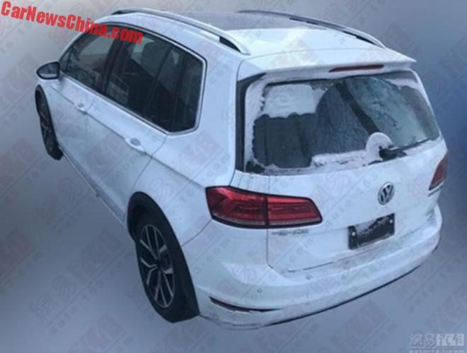 Berita, bagian belakang Volkswagen Golf Sportvan Cross: VW Golf Sportvan Cross Terpantau Di Tes Di Cina