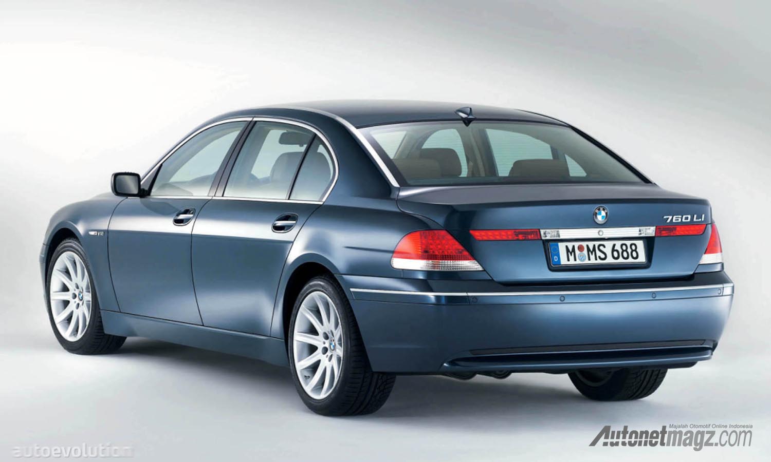 Berita, bmw seri 7 direcall: BMW Recall 45.484 Unit BMW Seri 7 Terkait Masalah Pintu