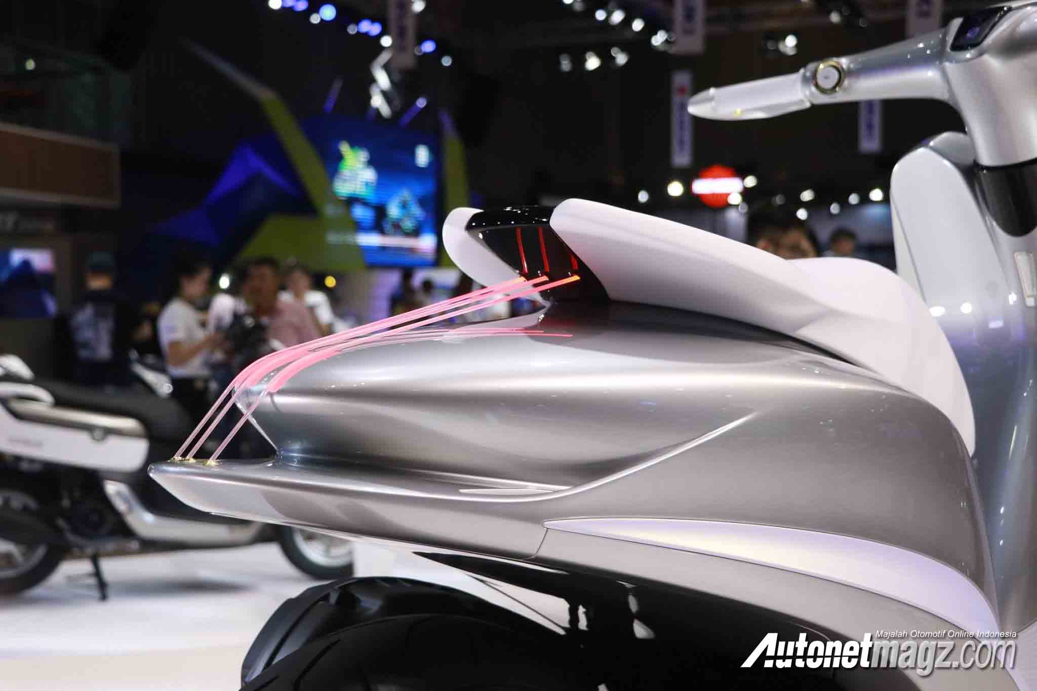 Berita, buritan Yamaha Glorious: Yamaha Perkenalkan Glorious Concept, Skutik Cantik Nan Futuristis