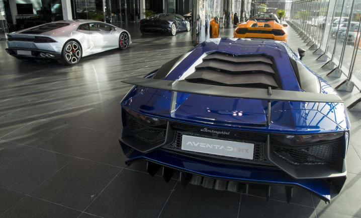 Berita, deretan mobil di showroom lamborghini terbesar di dunia: Showroom Lamborghini Terbesar Di Dunia Diresmikan, Tebak Di mana