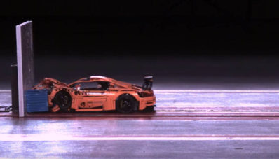 Apa Jadinya Jika Mobil Mainan LEGO Dites Tabrak? Apa Jadinya Jika Mobil Mainan LEGO Dites Tabrak?