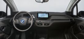sisi belakang BMW i3 Carbon Edition