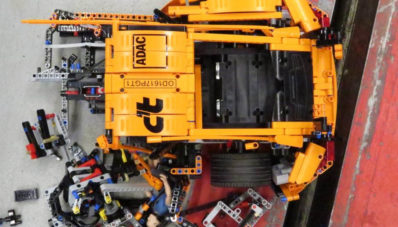 Apa Jadinya Jika Mobil Mainan LEGO Dites Tabrak? Apa Jadinya Jika Mobil Mainan LEGO Dites Tabrak?