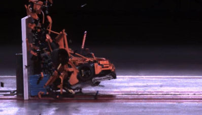 Apa Jadinya Jika Mobil Mainan LEGO Dites Tabrak? Apa Jadinya Jika Mobil Mainan LEGO Dites Tabrak?