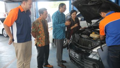Tata Resmi Bekerjasama Dengan Bengkel Taksi Blue Bird Tata Resmi Bekerjasama Dengan Bengkel Taksi Blue Bird