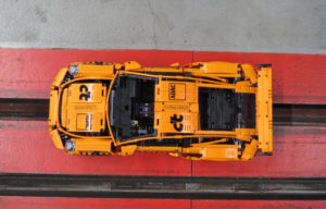 Apa Jadinya Jika Mobil Mainan LEGO Dites Tabrak?