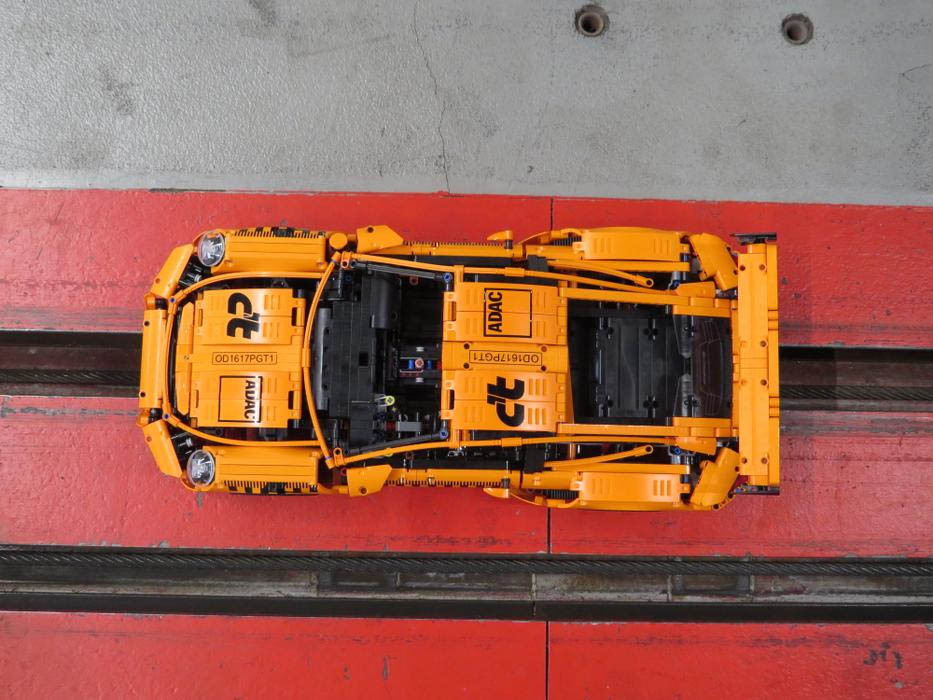 Hot Stuff, tes tabrak porsche 911 lego technik: Apa Jadinya Jika Mobil Mainan LEGO Dites Tabrak?