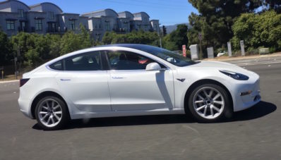 Tesla Model 3 Berkeliaran Tanpa Kamuflase, Lampu Hijau Produksi? Tesla Model 3 Berkeliaran Tanpa Kamuflase, Lampu Hijau Produksi?