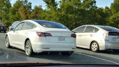 Tesla Model 3 Berkeliaran Tanpa Kamuflase, Lampu Hijau Produksi? Tesla Model 3 Berkeliaran Tanpa Kamuflase, Lampu Hijau Produksi?