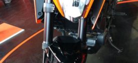 KTM Duke 390 2017 sisi depan
