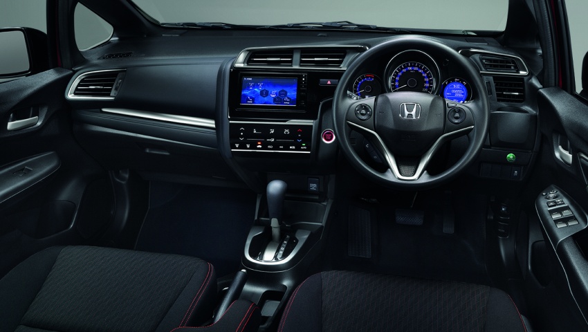 Berita, New-Honda-Jazz-Main-Console-e1495105346857-850×480: Honda Jazz Hybrid Facelift Muncul, Lebih Canggih dari CR-Z?