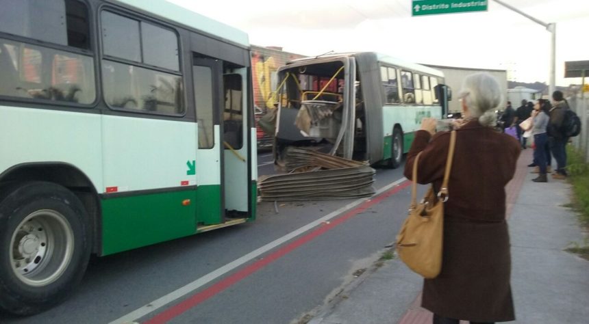 Bus Gandeng ala TransJakarta Lepas, kok Bisa?