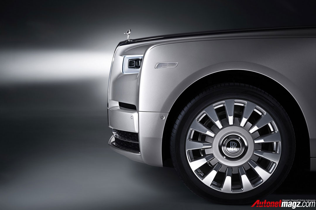 Mobil Baru, Rolls-Royce-Phantom-Front-side-AutonetMagz: Rolls-Royce Phantom VIII : Kemewahan yang HQQ