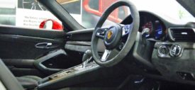 konsol tengah Porsche Carrera 911 GTS