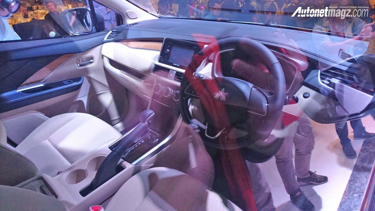 interior mitsubishi expander