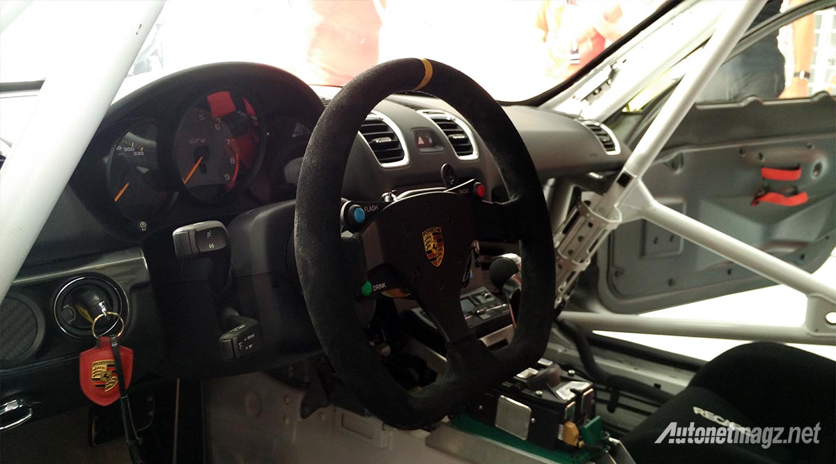 International, porsche cayman gt4 clubsport mr interior: Porsche Cayman GT4 Clubsport : Adik 911 Kini Siap Balapan!