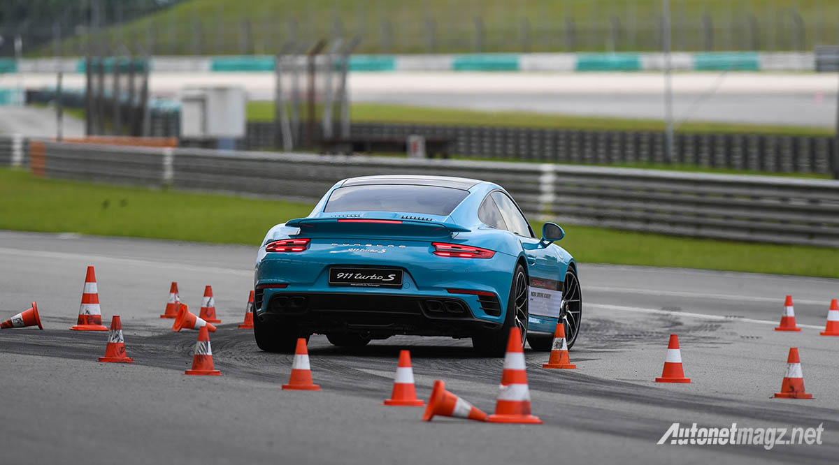 Event, porsche media driving academy 2017 porsche 911 turbo s braking test: Porsche Media Driving Academy 2017 : Yuk Simak Materi Berkendara ala Porsche!