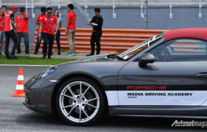Porsche Media Driving Academy 2017 : Yuk Simak Materi Berkendara ala Porsche! Porsche Media Driving Academy 2017 : Yuk Simak Materi Berkendara ala Porsche!