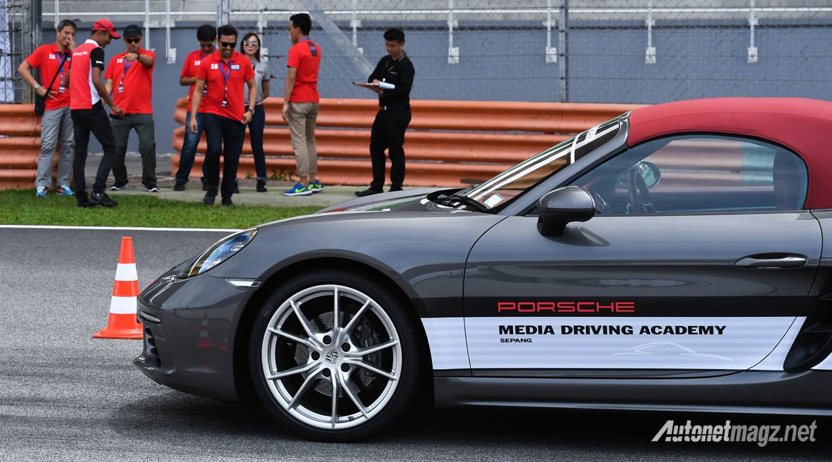Event, porsche media driving academy 2017 slalom test: Porsche Media Driving Academy 2017 : Yuk Simak Materi Berkendara ala Porsche!