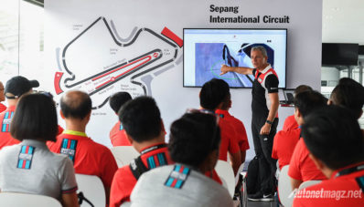 Porsche Media Driving Academy 2017 : Yuk Simak Materi Berkendara ala Porsche!