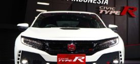 Honda Civic Type R FK8 Indonesia GIIAS 2017 di depan