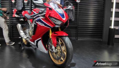 GIIAS 2017 : Honda CBR1000RR Fireblade SP Resmi Dijual, 699 Juta Rupiah GIIAS 2017 : Honda CBR1000RR Fireblade SP Resmi Dijual, 699 Juta Rupiah