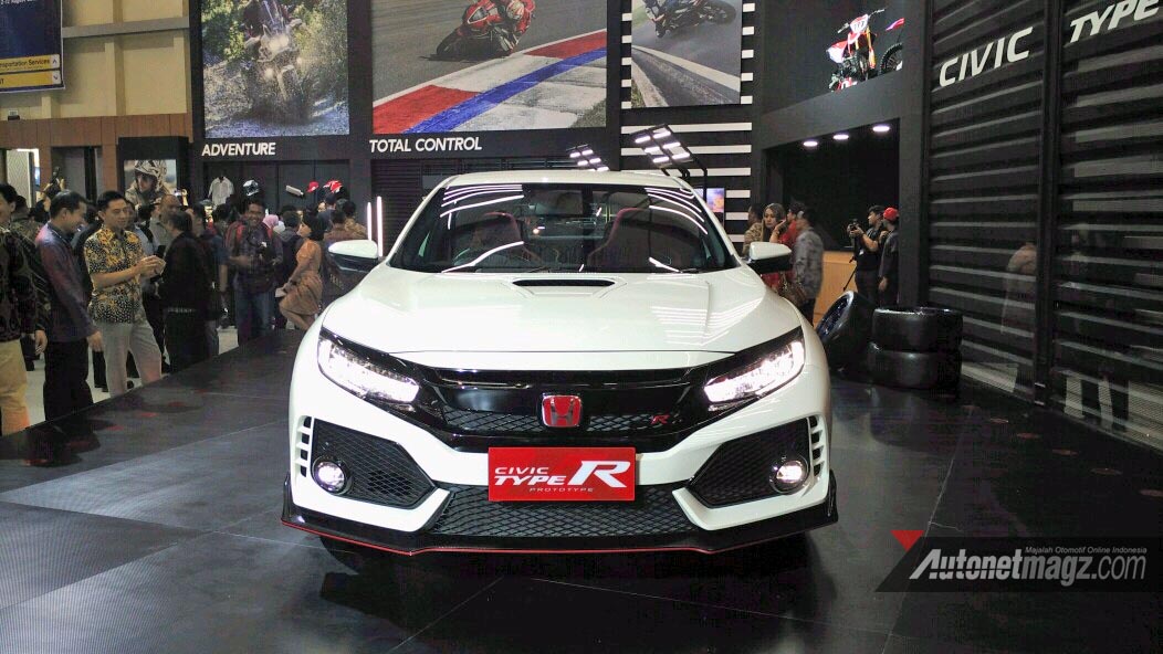 GIIAS 2017, Honda Civic Type R FK8 Indonesia GIIAS 2017 depan: GIIAS 2017 : Honda Civic Type R FK8 Resmi Dijual di Indonesia!