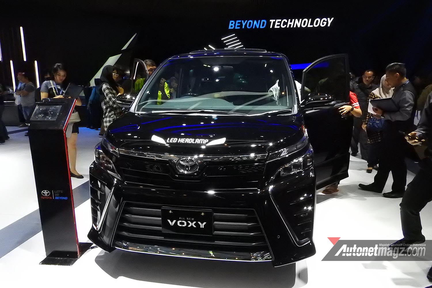 Mobil Baru, kredit toyota voxy: First Impression Review Toyota Voxy 2017 Indonesia
