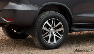 GIIAS 2017 : Toyota Fortuner Bakal Pasang Rem Cakram Belakang GIIAS 2017 : Toyota Fortuner Bakal Pasang Rem Cakram Belakang