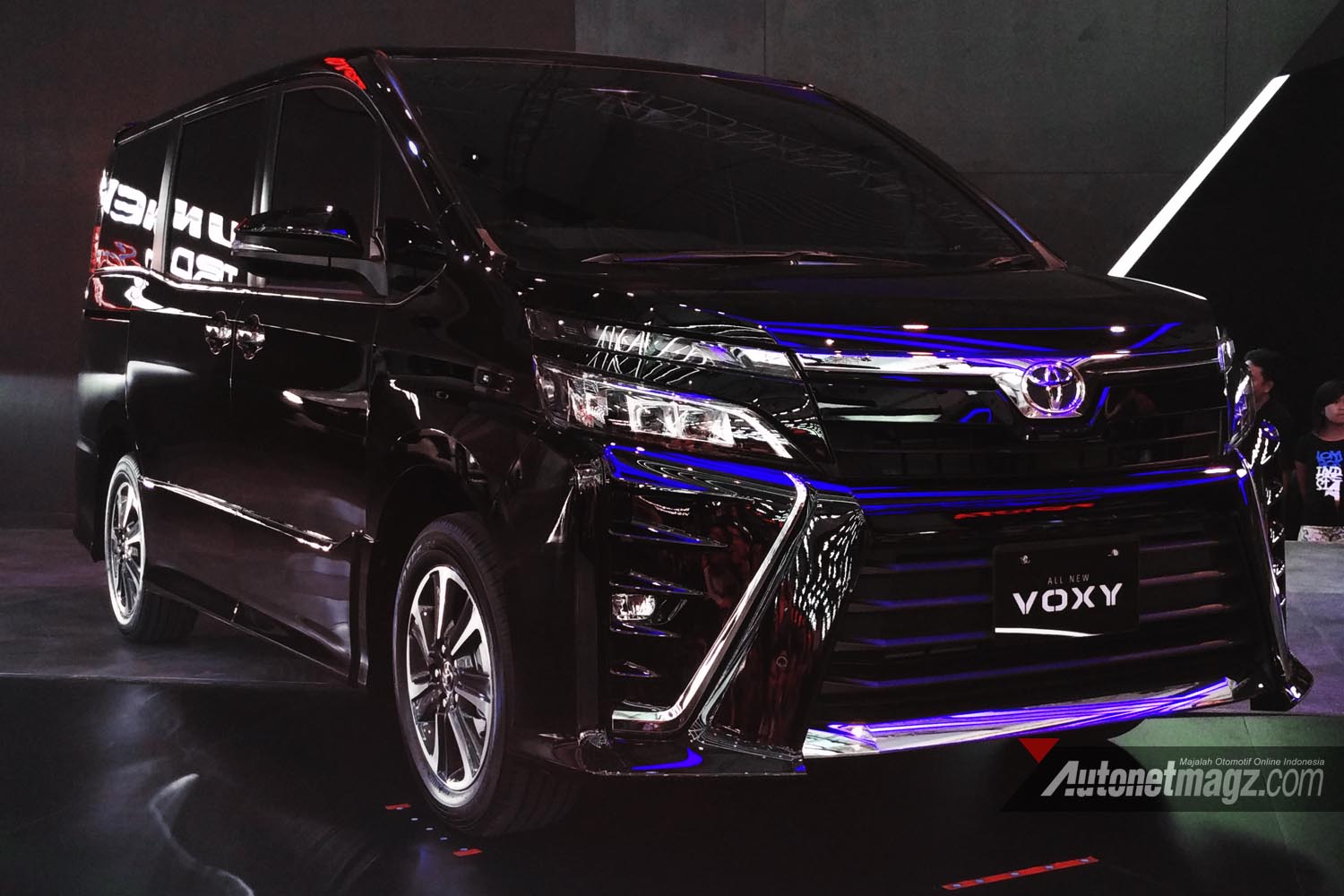 Mobil Baru, review toyota voxy indonesia: First Impression Review Toyota Voxy 2017 Indonesia