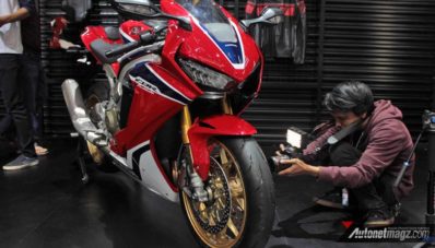 GIIAS 2017 : Honda CBR1000RR Fireblade SP Resmi Dijual, 699 Juta Rupiah GIIAS 2017 : Honda CBR1000RR Fireblade SP Resmi Dijual, 699 Juta Rupiah