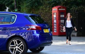 Peugeot Perkenalkan Dealer Mobil Terkecil di Dunia