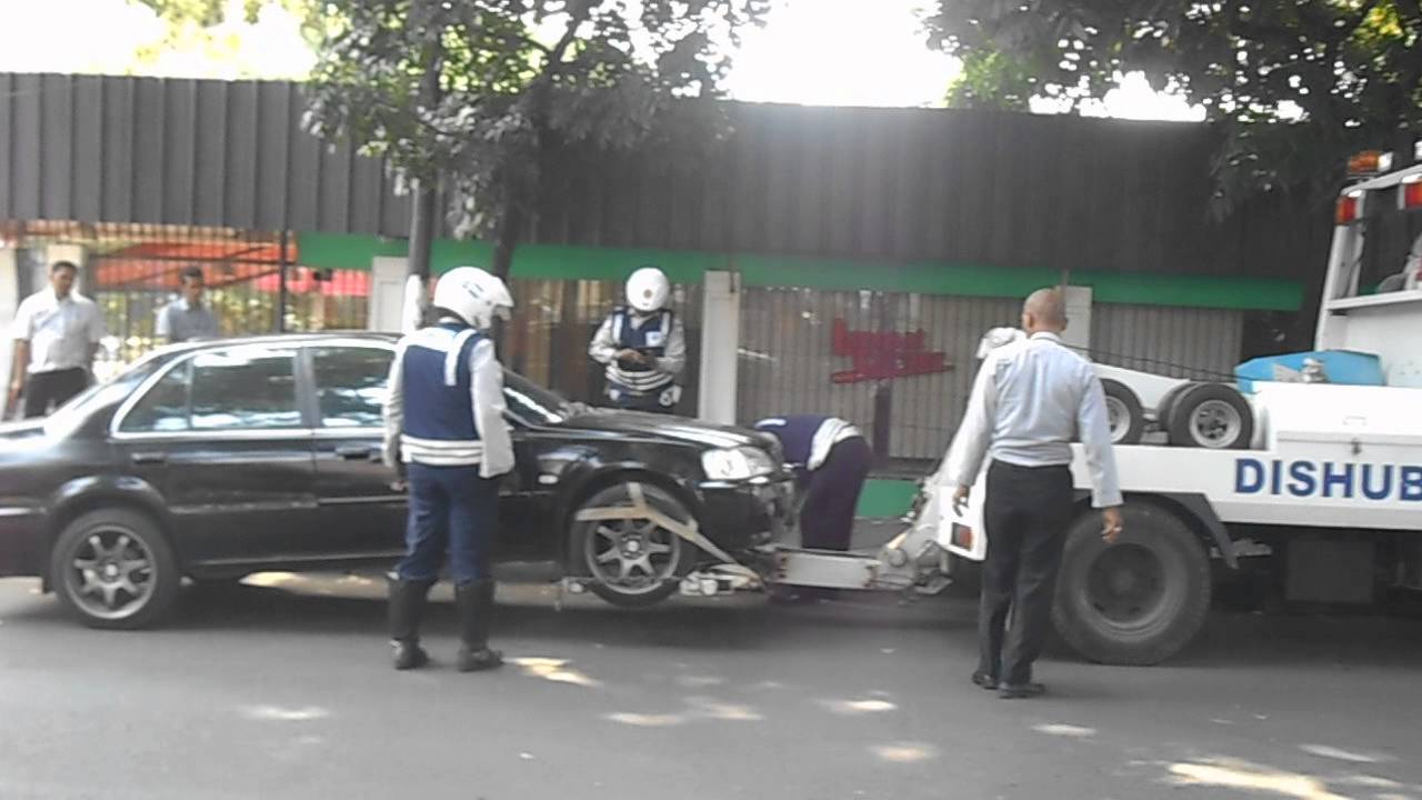 Berita, dishub dki jakarta: Tak Mau Diderek, Pemilik Mobil di DKI Jakarta Wajib Punya Garasi