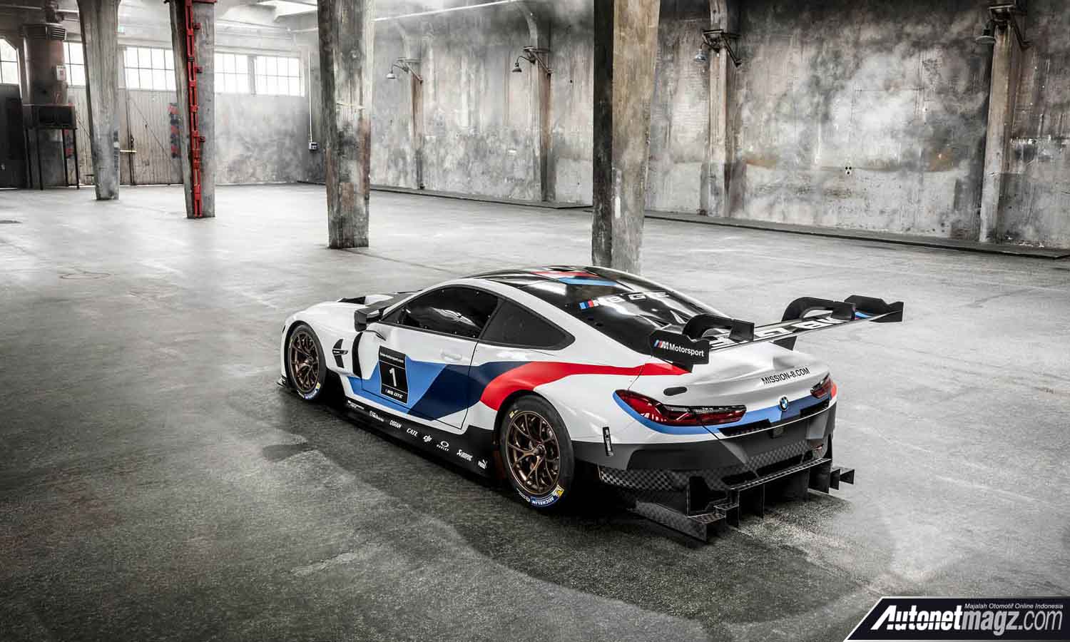 Berita, sisi belakang BMW M8 GTE: Frankfurt Motor Show 2017 : BMW M8 GTE Diperkenalkan Sebelum Versi Produksi