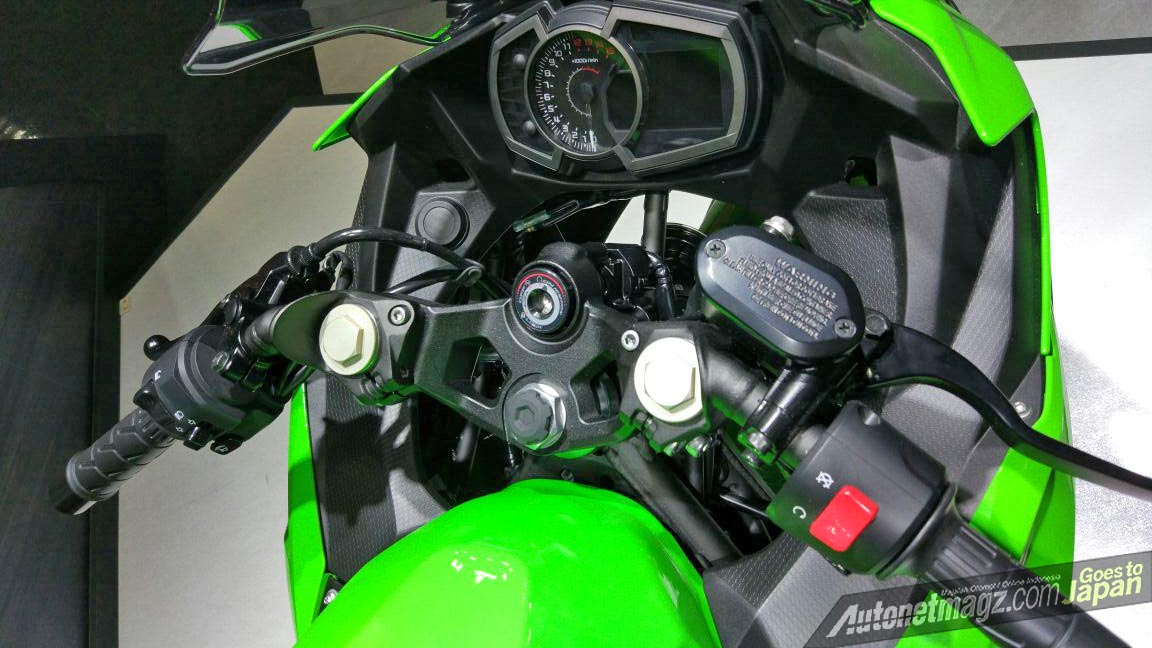 Berita, Speedometer-digital-Kawasaki-Ninja-250-terbaru-2018: Tokyo Motor Show 2017 : Kawasaki Ninja 250 2018 Terungkap, Tenaga 39 PS
