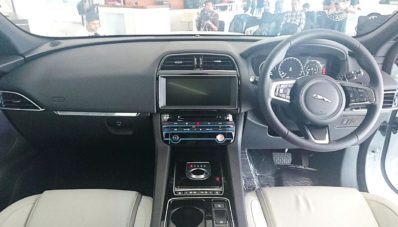 Jaguar F-Pace Bermesin 2.000cc Resmi Diluncurkan di Indonesia