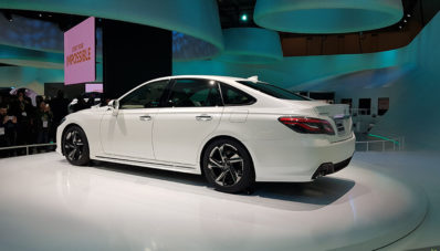 Tokyo Motor Show 2017 : Toyota Crown Concept, Kini Dilengkapi Konektivitas Antar Mobil Tokyo Motor Show 2017 : Toyota Crown Concept, Kini Dilengkapi Konektivitas Antar Mobil