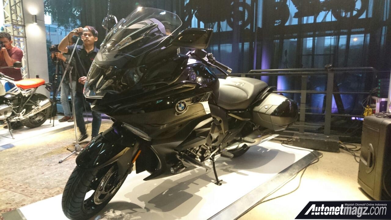 Berita, sisi depan BMW K 1600 B: BMW Motorrad Perkenalkan Seri K1600B di Indonesia