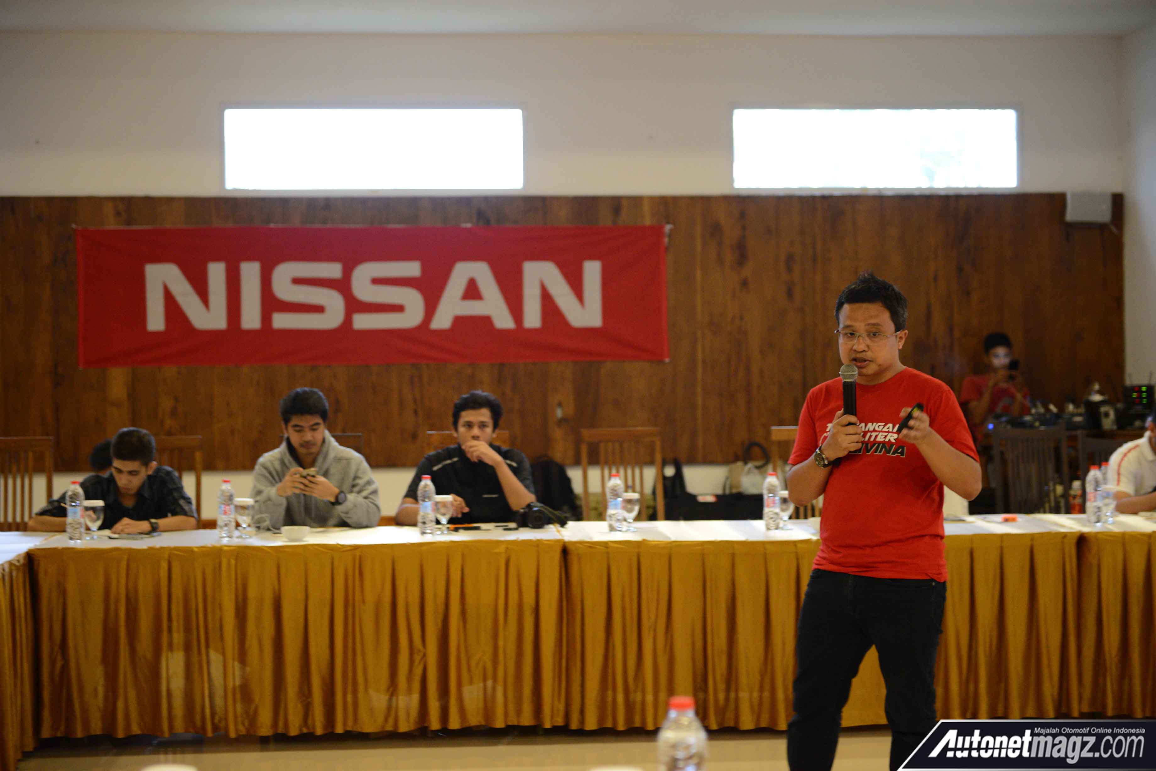 Berita, Bapak Budi Nur Mukmin, General Manager Marketing Strategy Nissan Motor Indonesia sedang menjelaskan mengenai Nissan Intelligent Mobility: Undang Media, Nissan Kembali Sosialisasikan Nissan Intelligent Mobility