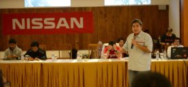 Bapak Budi Nur Mukmin, General Manager Marketing Strategy Nissan Motor Indonesia sedang menjelaskan mengenai Nissan Intelligent Mobility