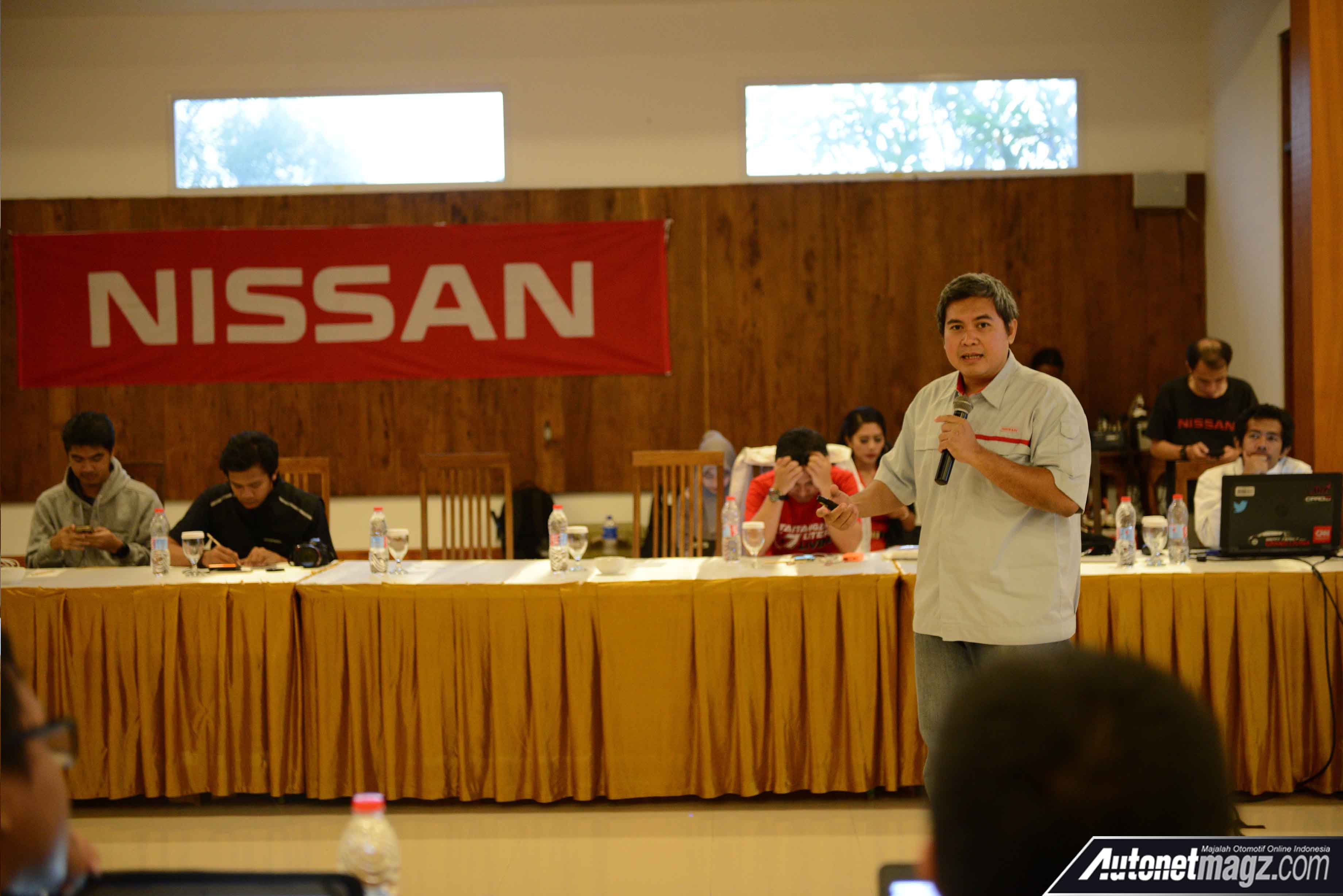 Berita, Bapak Sugihendi, Trainer Nissan College sedang menjelaskan mengenai eco-driving: Undang Media, Nissan Kembali Sosialisasikan Nissan Intelligent Mobility