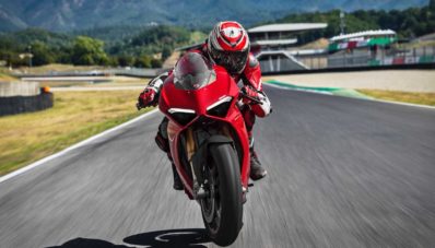 EICMA 2017 : Ducati Panigale V4 Akhirnya Diluncurkan, Tenaganya Edan EICMA 2017 : Ducati Panigale V4 Akhirnya Diluncurkan, Tenaganya Edan