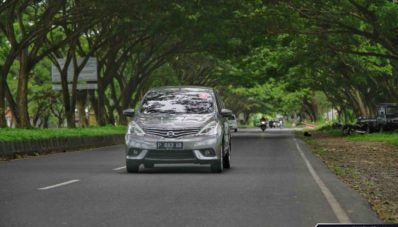 Tantangan 7 Liter Livina : Jelajah Bali 140 Km Plus Hujan, Tanjakan & Kemacetan Tantangan 7 Liter Livina : Jelajah Bali 140 Km Plus Hujan, Tanjakan & Kemacetan