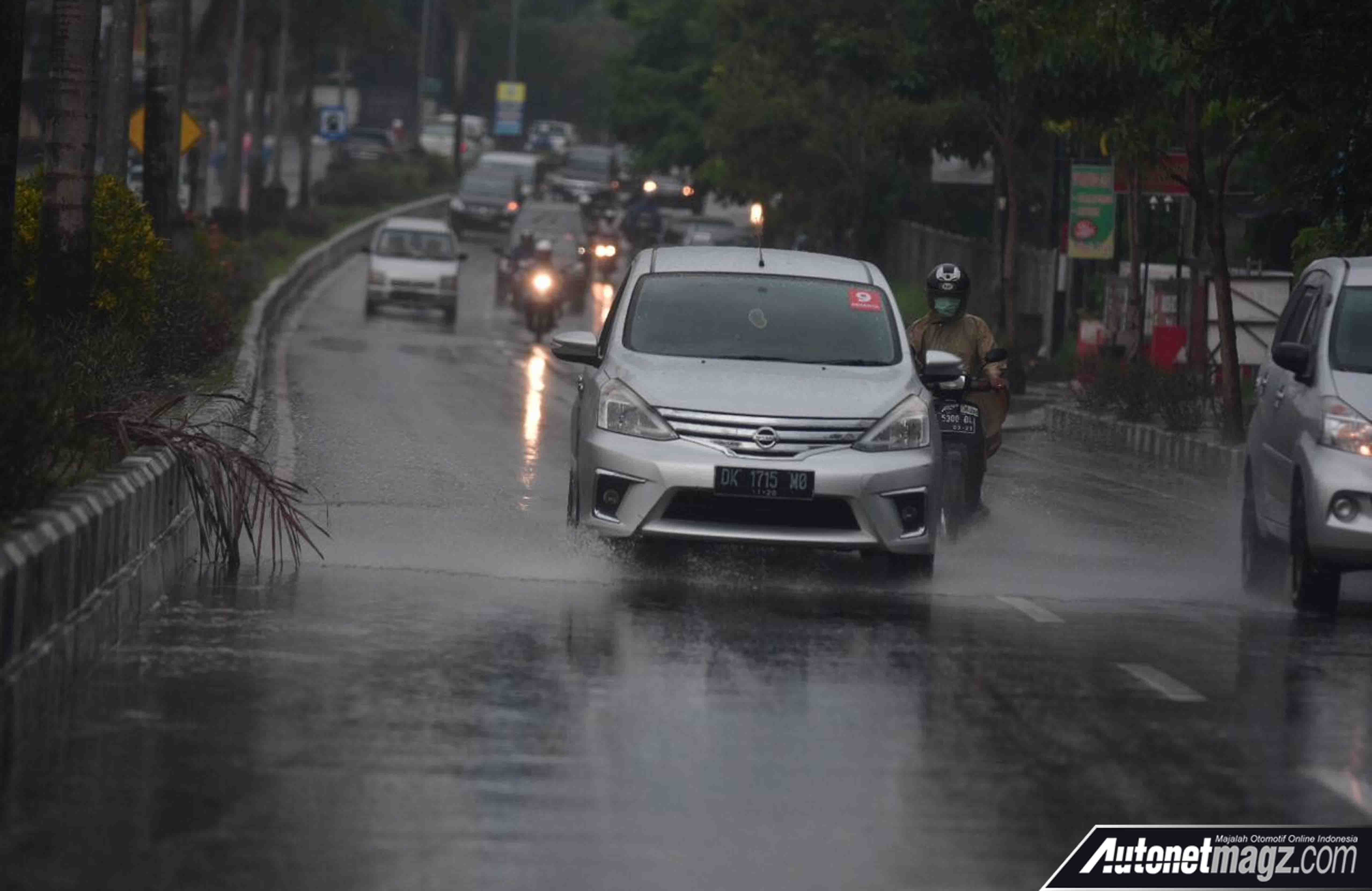 Berita, banjir di Tantangan 7 Liter Livina: Tantangan 7 Liter Livina : Jelajah Bali 140 Km Plus Hujan, Tanjakan & Kemacetan
