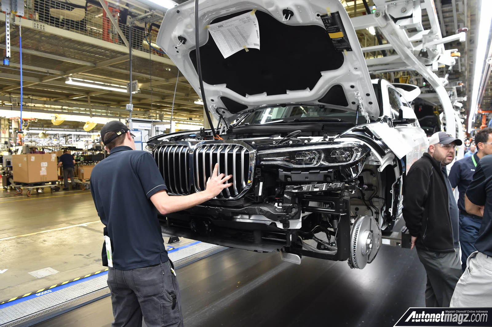 Berita, Teaser produksi BMW X7 – mesin: BMW Sebarkan Teaser Produksi Calon SUV Flagship, BMW X7