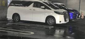 Toyota Alphard spyshot belakang