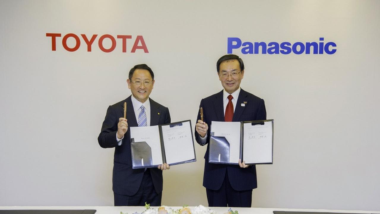 Berita, Toyota dan Panasonic: Hadapi Era Mobil Listrik, Toyota Gandeng Panasonic Produksi Baterai